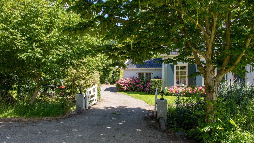 a-home-with-an-attractive-front-yard