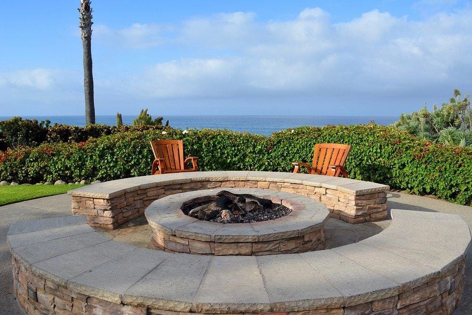 Backyard Fire Pit: Everything You Must Know Before Installing One in Your Yard