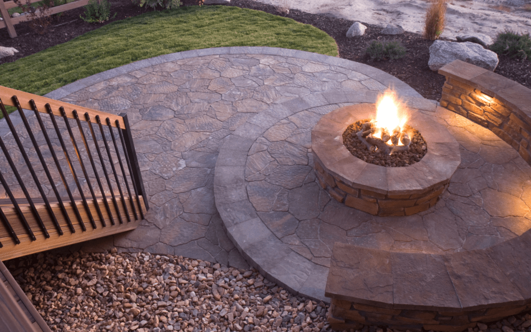Welcomeing stone firepit and patio