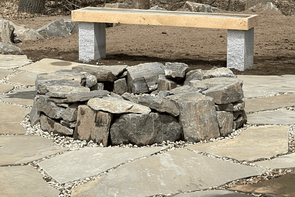 Stone fire pit design 