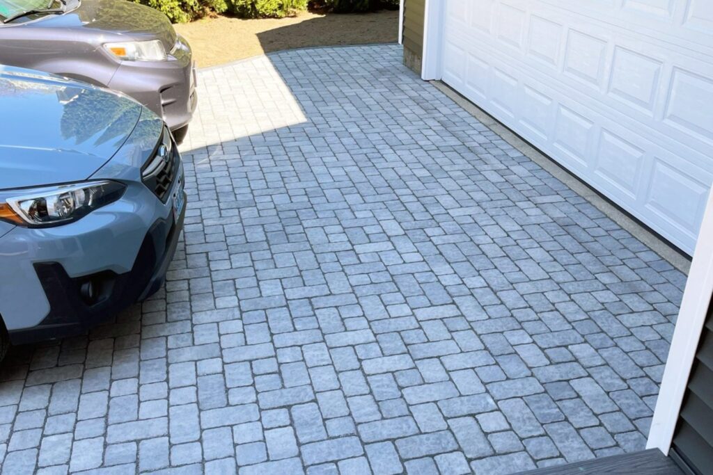 paver-driveway-landscaping-new-england-colonial
