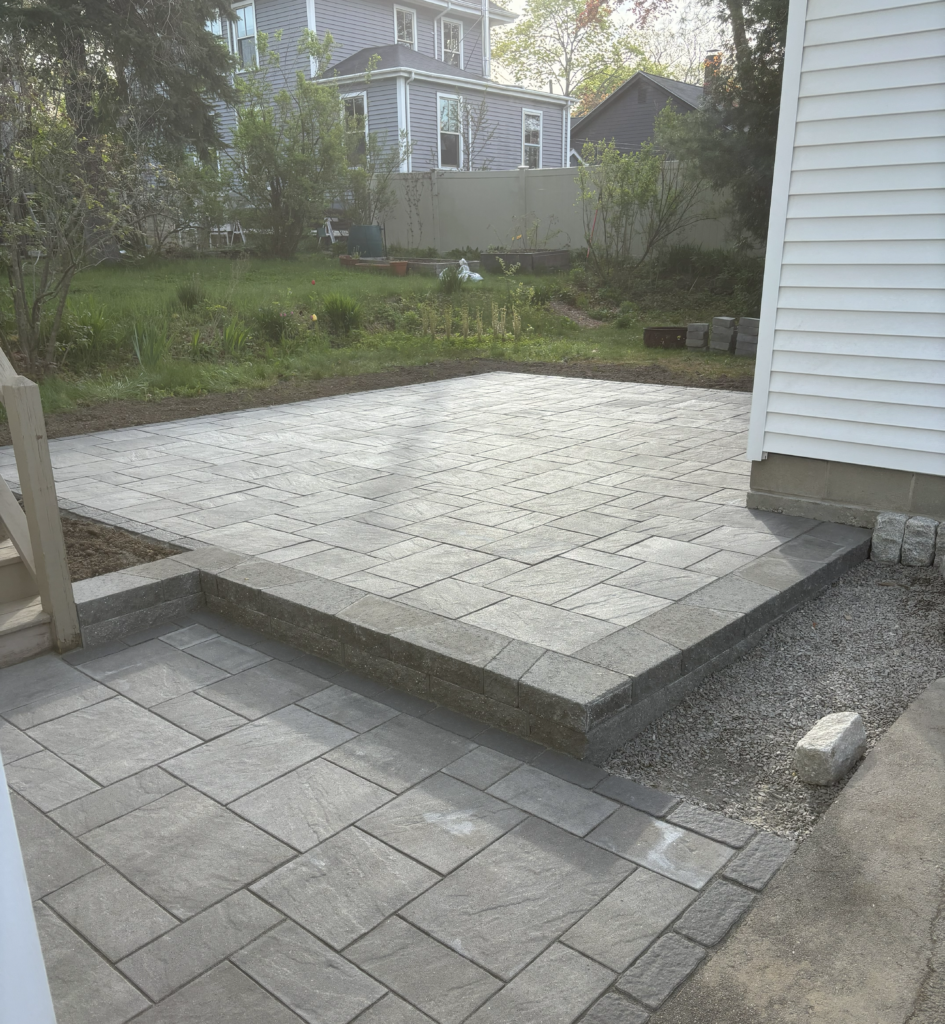 backyard-paver-patio-installation-raised-design