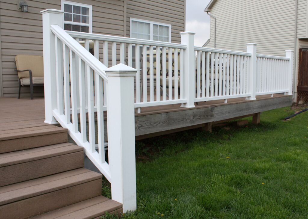 white-vinyl-deck-railing-composite-stairs-backyard