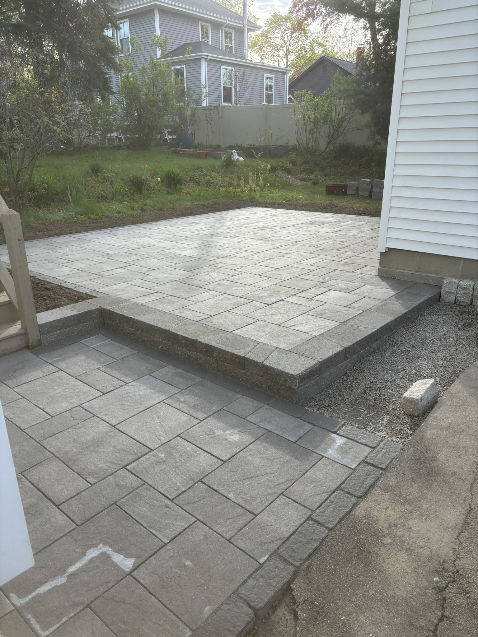backyard-paver-patio-installation-raised-design