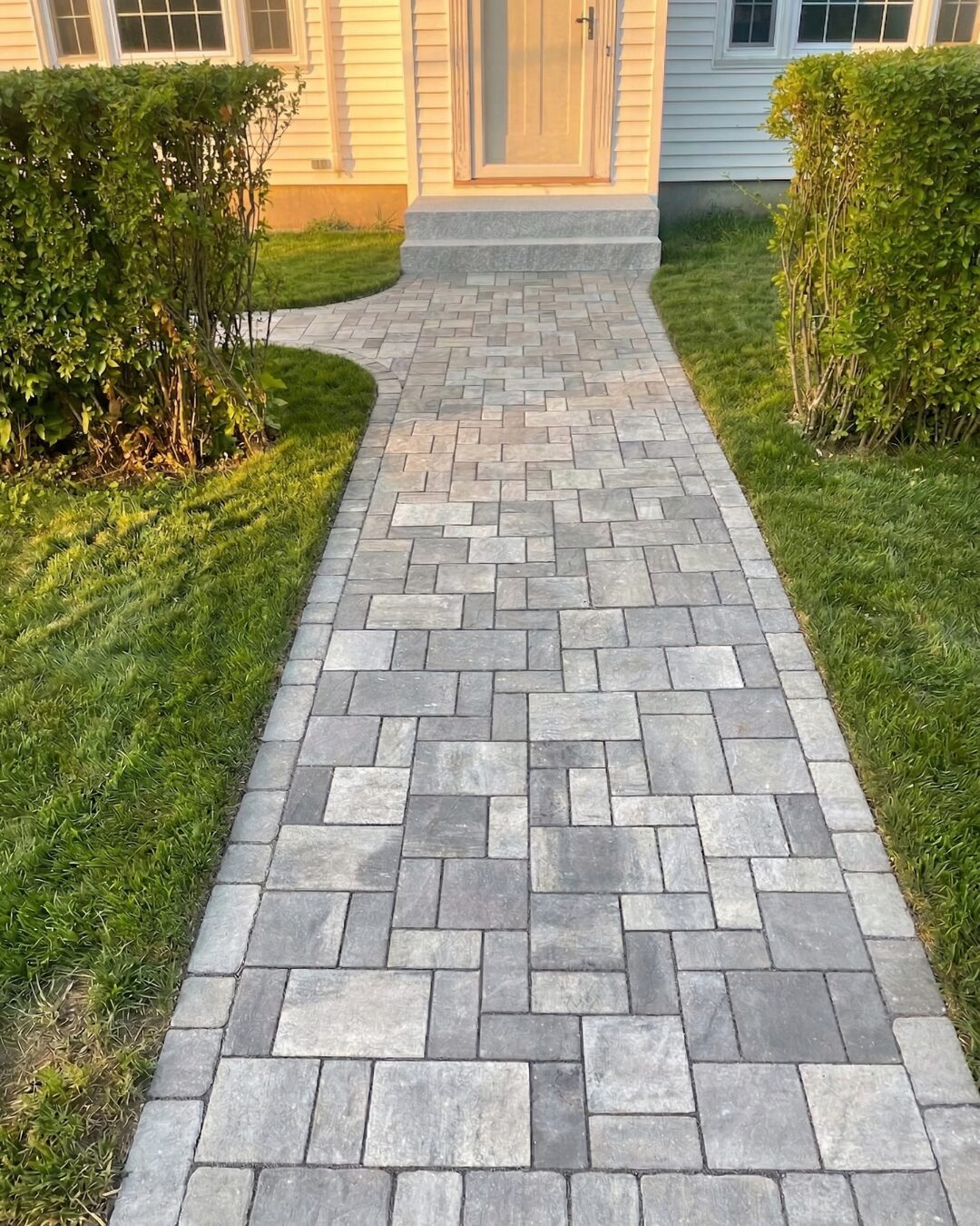 classic-front-entrance-paver-walkway-design