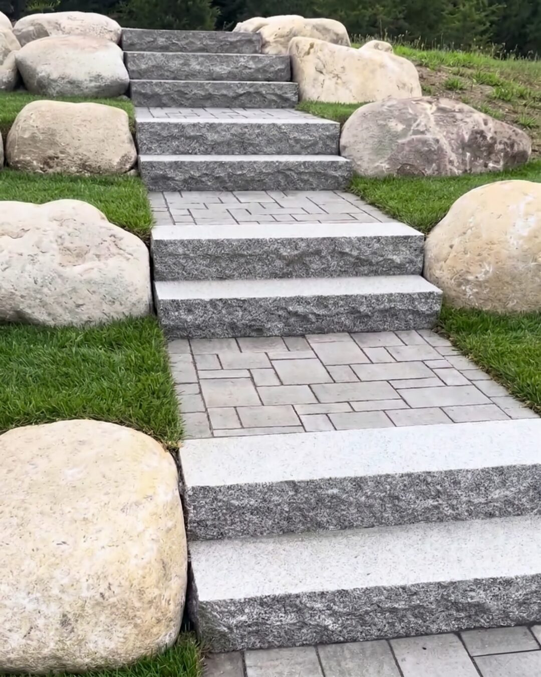 custom-natural-granite-stone-steps-paver-walkway