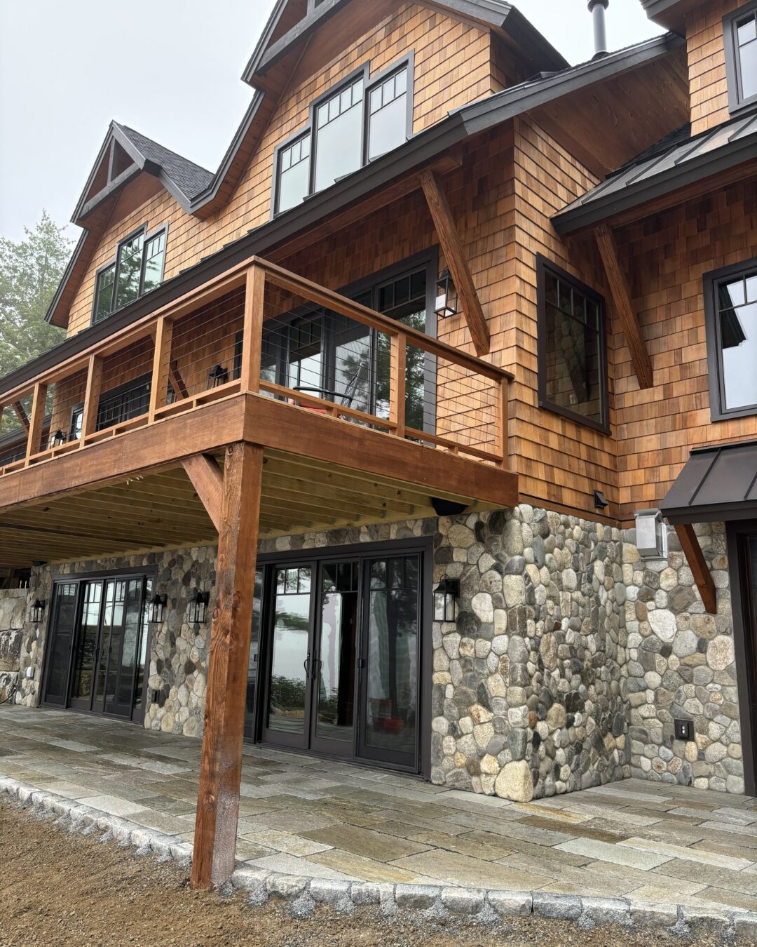 fieldstone-foundation-cedar-shingle-lakehouse-maine