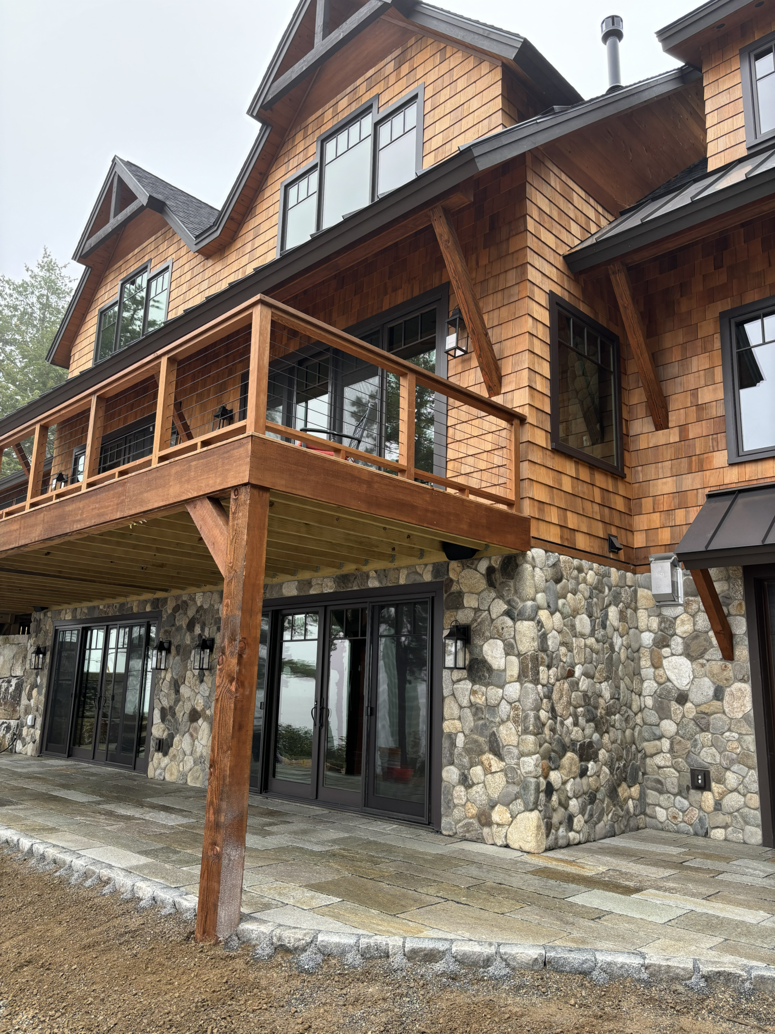 fieldstone-foundation-cedar-shingle-lakehouse-maine