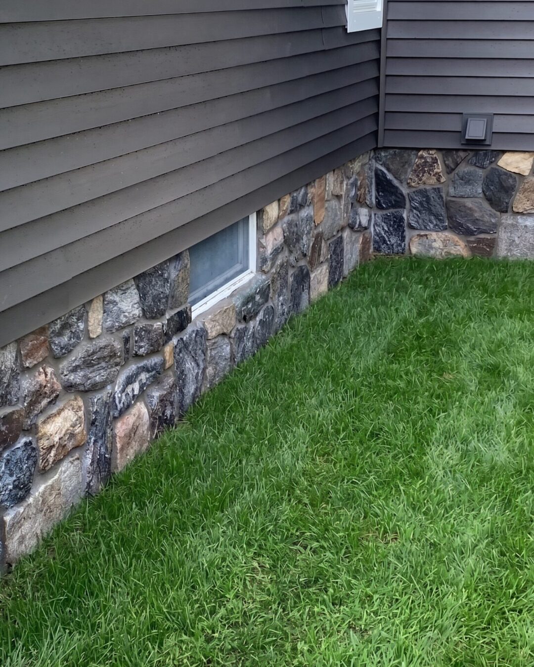 flagstone-walkway-rhododendron-boulder-landscape-maine